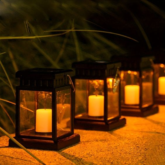 Retro & Elegant Solar Garden Lamp
