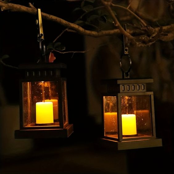 Retro & Elegant Solar Garden Lamp