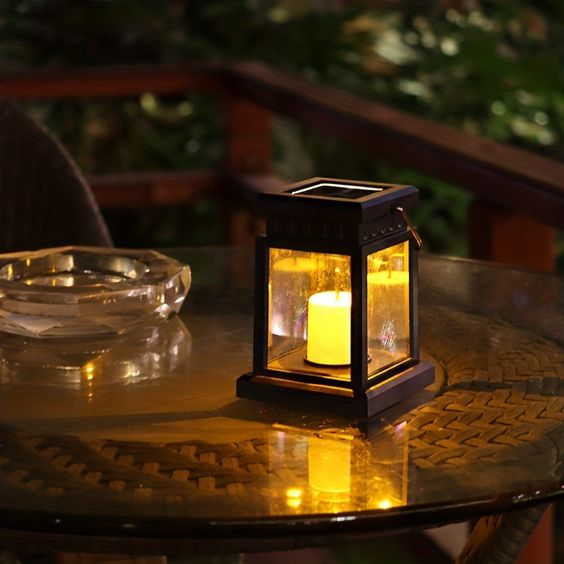 Retro & Elegant Solar Garden Lamp