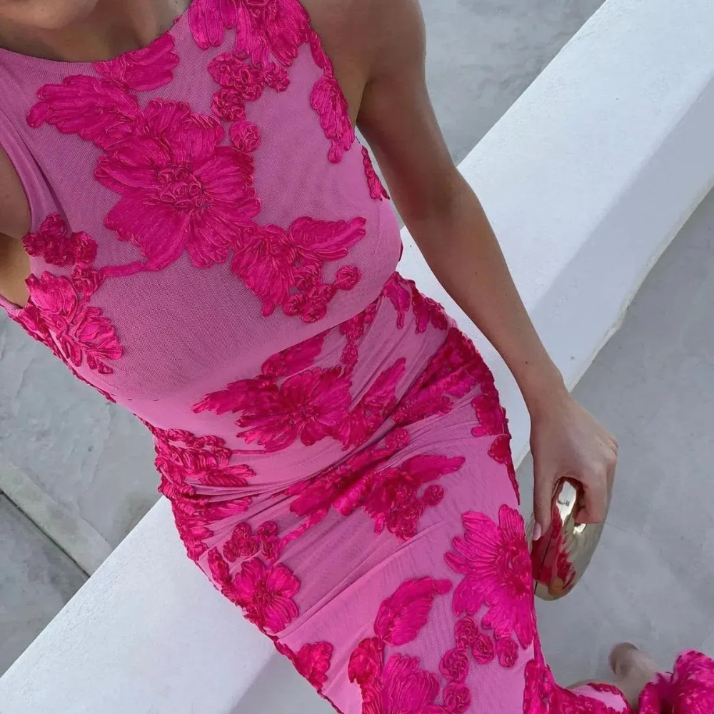 Elegant Floral Embroidered Maxi Dress – Sleeveless Bodycon Fit