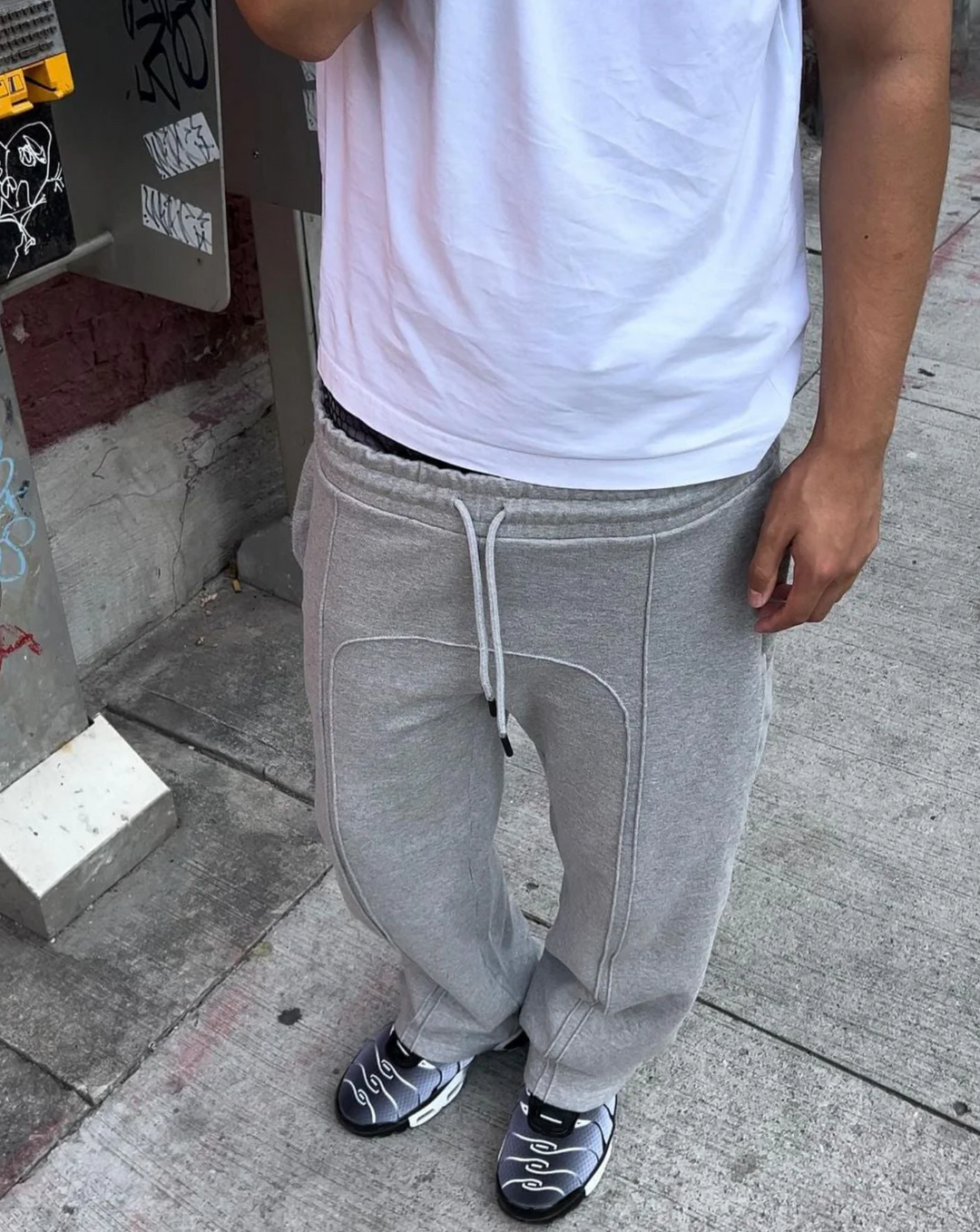 Unisex Streetwear Sweatpants – Heavyweight Joggers with Elastic Waist & Cuffed Ankles