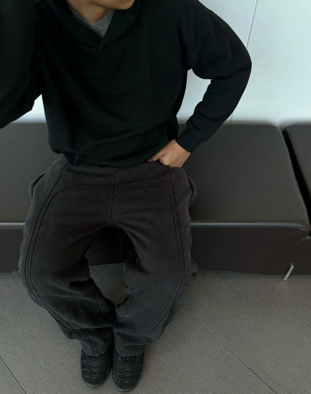 Unisex Streetwear Sweatpants – Heavyweight Joggers with Elastic Waist & Cuffed Ankles