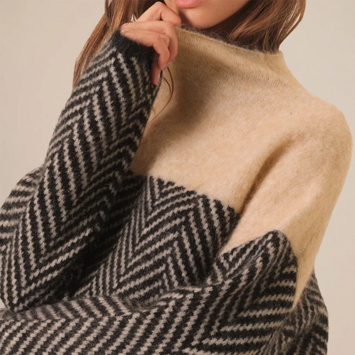 Soft Cashmere Turtleneck Sweater – Luxuriously Warm & Stylish Winter Essential