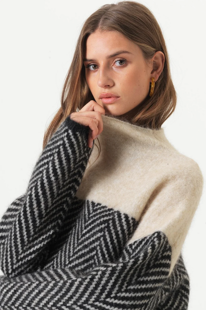Soft Cashmere Turtleneck Sweater – Luxuriously Warm & Stylish Winter Essential