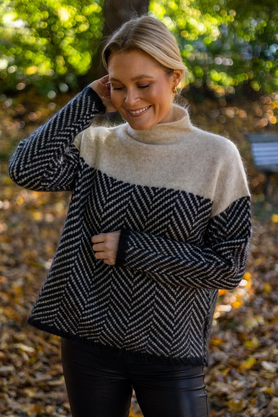 Soft Cashmere Turtleneck Sweater – Luxuriously Warm & Stylish Winter Essential