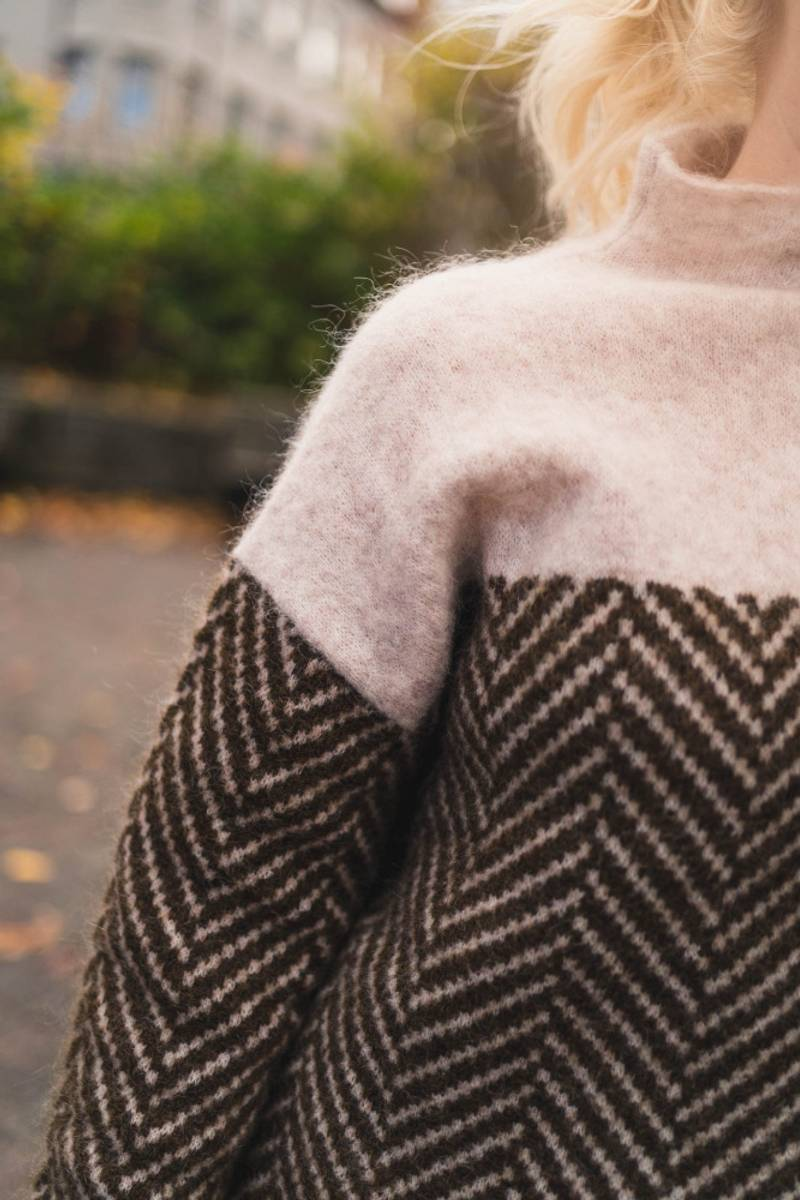 Soft Cashmere Turtleneck Sweater – Luxuriously Warm & Stylish Winter Essential