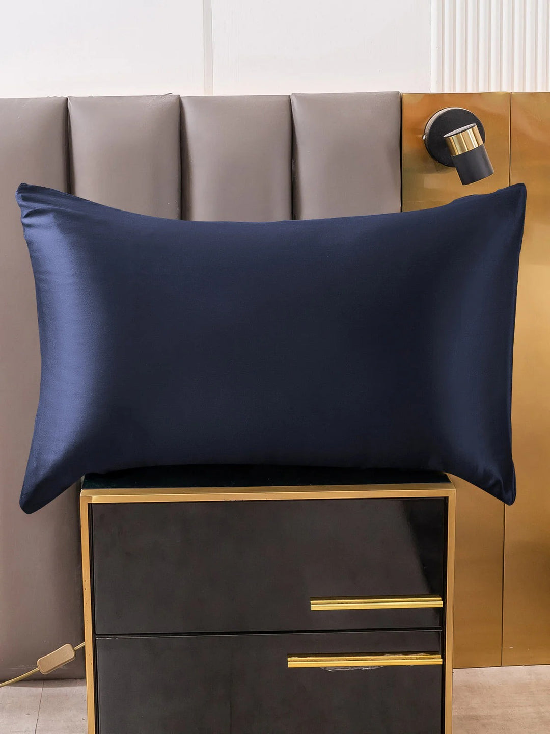 Luxury Soft Pillowcase – Gentle, Smooth, Envelope Closure