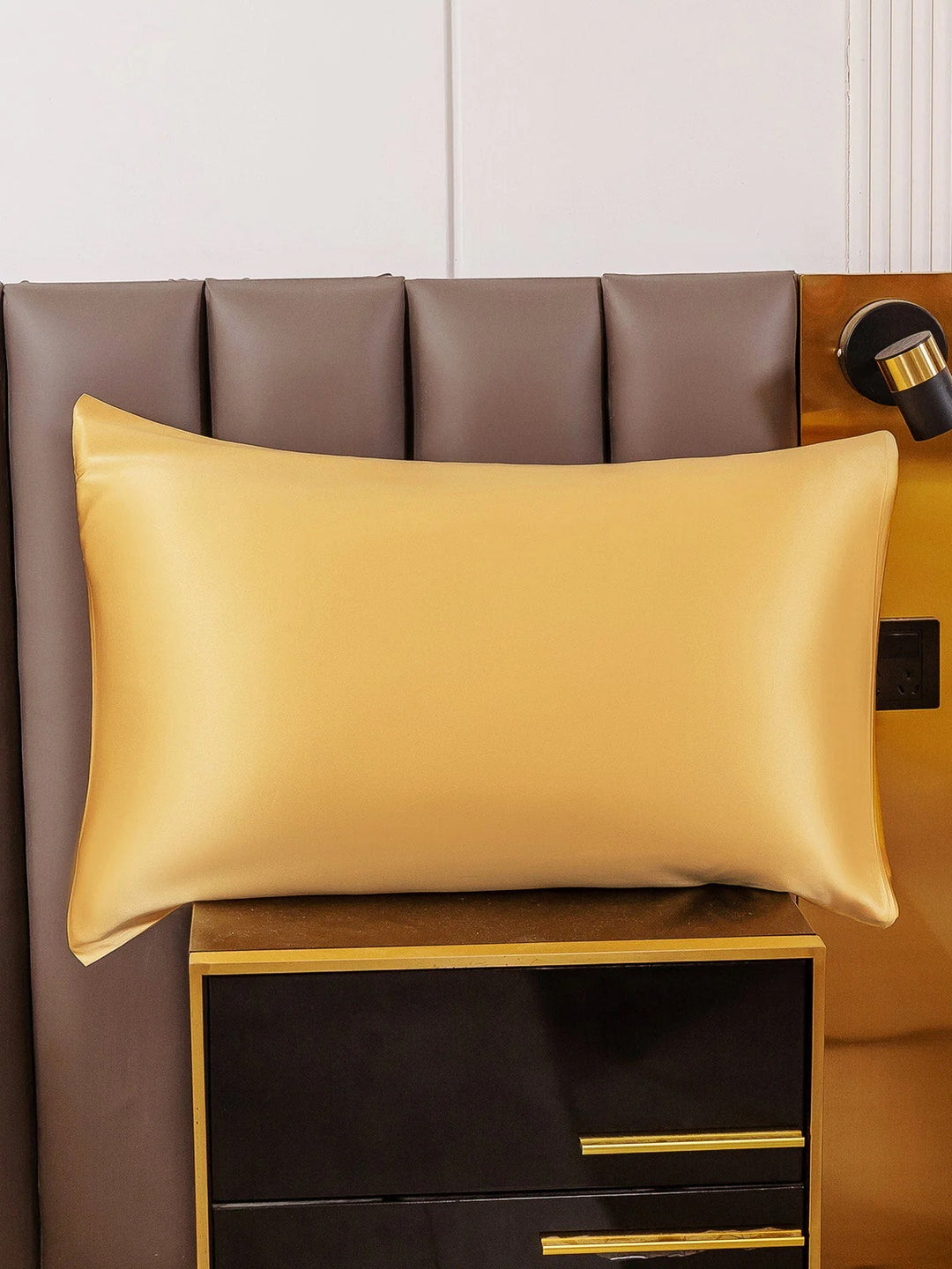 Luxury Soft Pillowcase – Gentle, Smooth, Envelope Closure